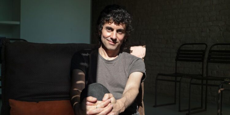 Alberto Cortés: ‘A ser de clase obrera le sumas la periferia y, cuando te pasan cosas buenas, estás cagado vivo’