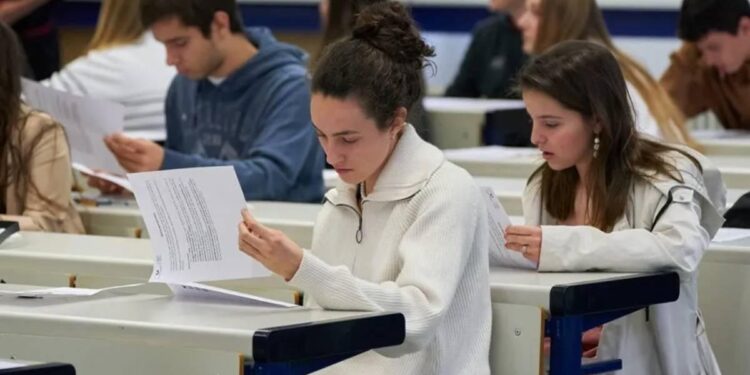 Los centros privados atraen a la mitad del alumnado de FP Superior ante la falta de plazas públicas