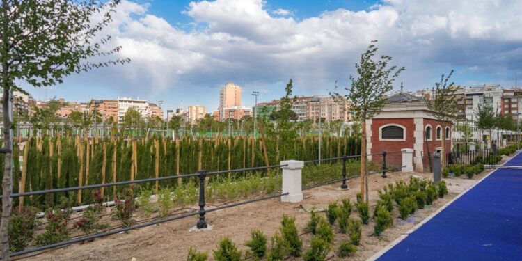 El desconocido parque en el centro de Madrid que se ha convertido en un refugio contra el calor para sus ciudadanos: ¿lo conoces?