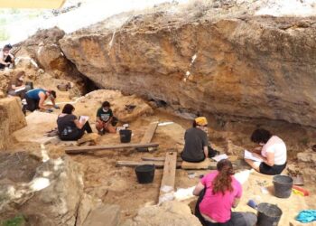 Excavar el Atapuerca madrileño: un nuevo yacimiento busca neandertales en Pinilla del Valle
