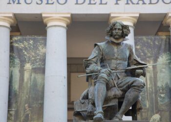 El Ayuntamiento de Madrid inicia los trabajos de restauración del monumento a Diego Velázquez frente a Museo del Prado