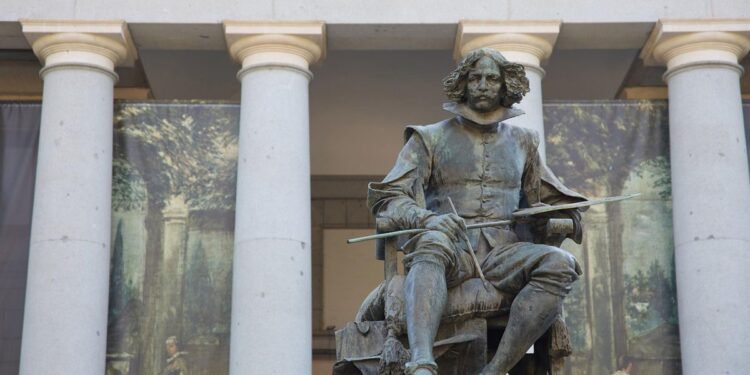 El Ayuntamiento de Madrid inicia los trabajos de restauración del monumento a Diego Velázquez frente a Museo del Prado