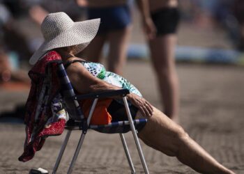Cistitis e infecciones en verano: por qué el bañador mojado puede ser un riesgo y cómo evitarlo