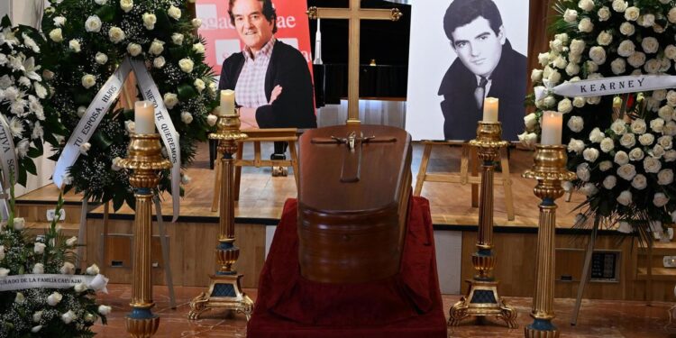 Amigos y colaboradores del Dúo Dinámico se despiden de Manuel de la Calva en la sede de la SGAE