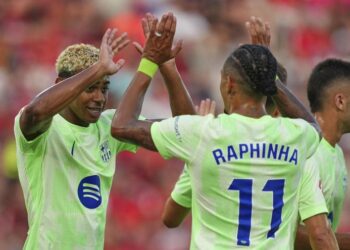 Lamine inaugura la temporada del Barça a lo grande y con polémica ante un Mallorca indignado con el árbitro