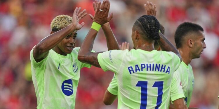 Lamine inaugura la temporada del Barça a lo grande y con polémica ante un Mallorca indignado con el árbitro