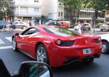 Buenos Aires: dólares baratos para comprar un Ferrari