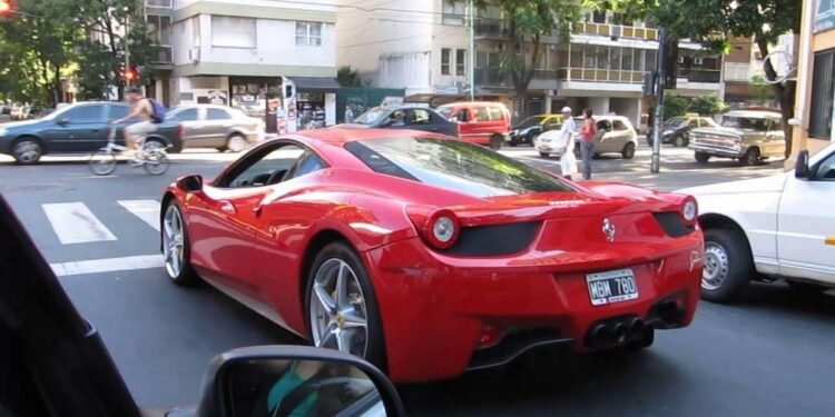 Buenos Aires: dólares baratos para comprar un Ferrari