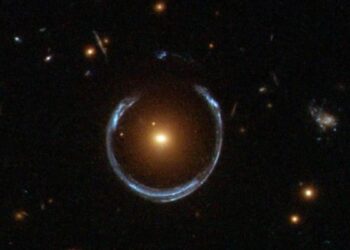 Descubren el agujero negro más grande del Universo: equivale a 36 mil millones de soles