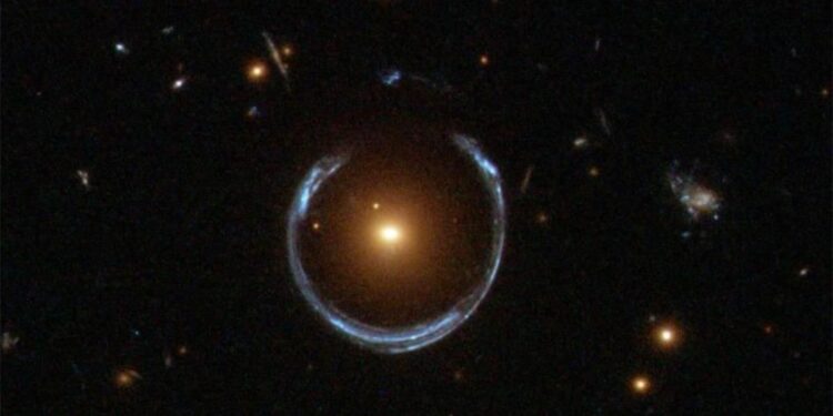 Descubren el agujero negro más grande del Universo: equivale a 36 mil millones de soles