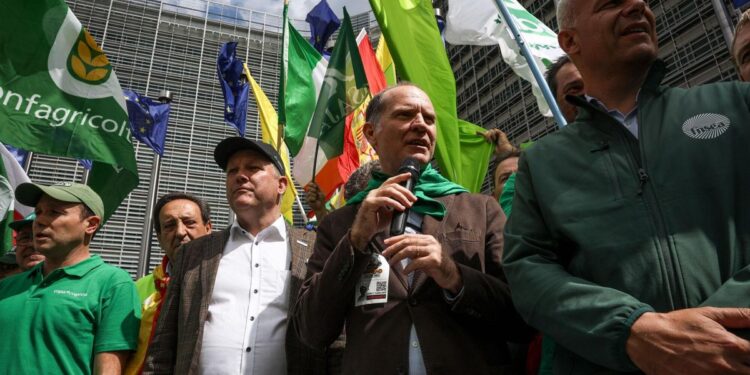 El campo madrileño, inquieto ante los recortes en la PAC: ‘Desaparecería mucha gente del sector’