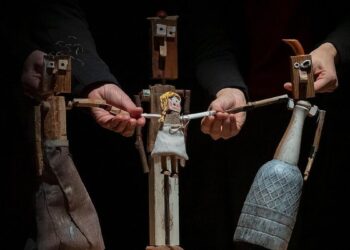 Por qué hay que obedecer a la policía: los títeres de Madrid que te harán replantearte la vida