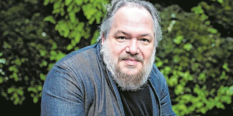 La boca habla cuando la mano escribe