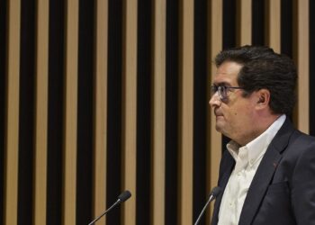 Óscar López insiste en que Ayuso ‘debe mejorar’ las condiciones de los bomberos forestales: ‘Es su competencia’