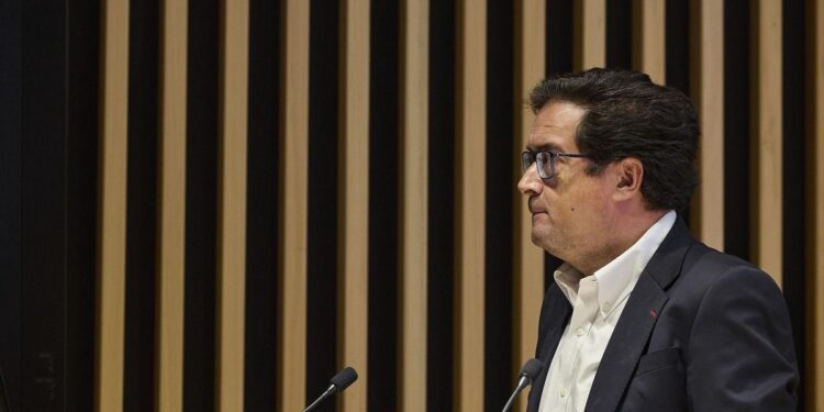 Óscar López insiste en que Ayuso ‘debe mejorar’ las condiciones de los bomberos forestales: ‘Es su competencia’