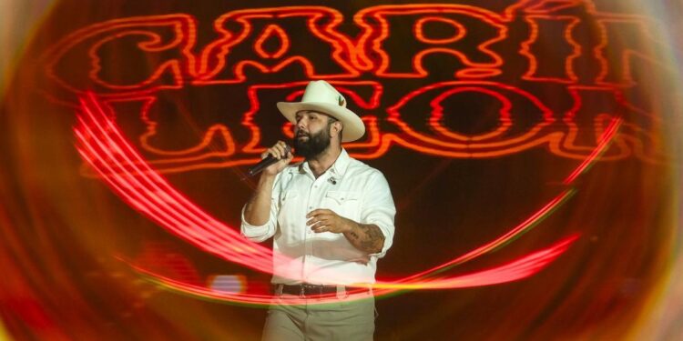 Carín León, orgullo mexicano y desgarro emocional al asalto de Madrid: ‘Ser artista es también mostrar tus demonios’