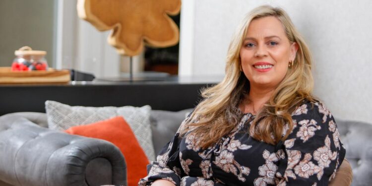 Katriona O’Sullivan, doctora en Psicología y activista por la educación: “Hay que erradicar la educación privada y convertir las escuelas en espacios capaces de dar cariño a los niños”