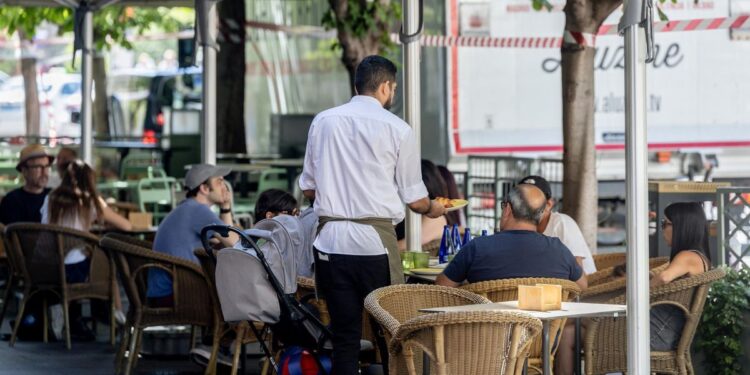 Madrid, lugar de peregrinación para el talento nacional: la región acogió casi medio millón de contratos en 2024 procedentes de otras comunidades