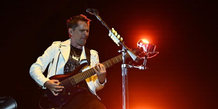 Mad Cool supera el traspié eléctrico de su primera jornada gracias a la pirotecnia rockera de Muse y la energía joven de Gracie Abrams y Royel Otis