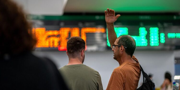 Renfe suspende hasta nuevo aviso el servicio de alta velocidad entre Madrid y Galicia por los incendios