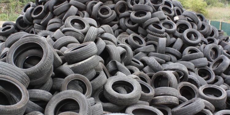 La mitad de la contaminación por microplásticos proviene de los neumáticos de los vehículos