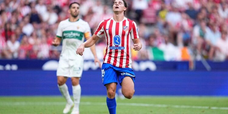 El Atlético sigue atascado y se estrena en casa con un nuevo pinchazo