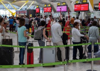 Transportes fija los servicios mínimos para la huelga de asistencia en tierra en Ryanair en Barajas y otros 23 aeropuertos