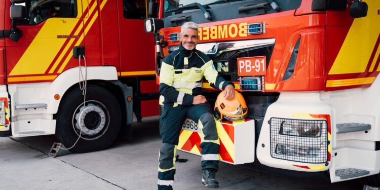 Jimmy, el bombero madrileño que corrió media España para ayudar a los niños con cáncer
