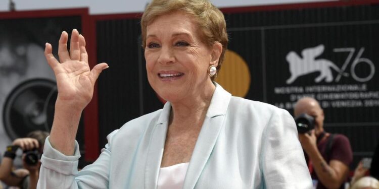 Julie Andrews, la estrella de ‘Mary Poppins’ y ‘Sonrisas y lágrimas’ que perdió su voz tras una negligencia médica