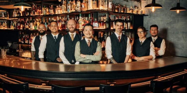 Madrid brinda en copa alta: Devil’s Cut, galardonada como la mejor nueva coctelería internacional, reina en el corazón del barrio de Las Letras