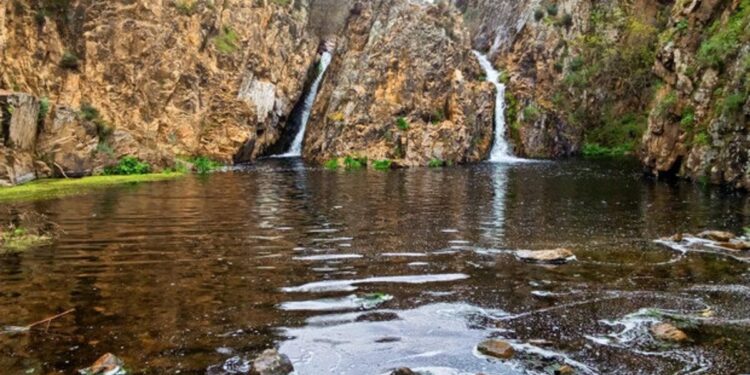 Descubre la impresionante cascada que está a tan solo una hora de Pozuelo de Alarcón: el plan perfecto para no pasar calor