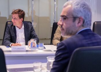 Aena y el Ayuntamiento rompen la tregua por los sintecho de Barajas: una ‘venenosa polémica’ por una ‘decisión cruel  y carente de empatía’