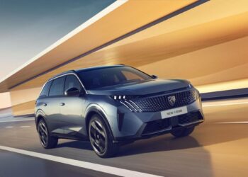 El nuevo Peugeot E-5008 es un SUV familiar eléctrico de última generación, con autonomía WLTP de hasta 668 km