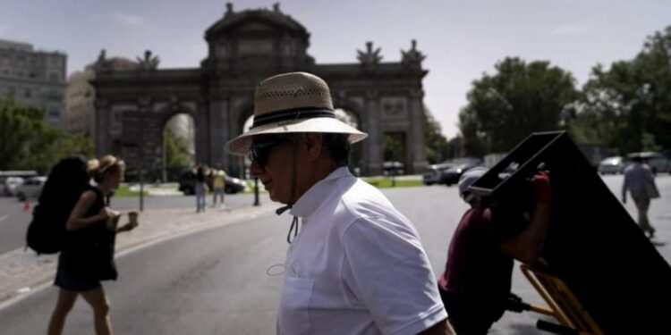 El verano vuelve a llamar a la puerta en Madrid: arranca una semana calurosa en la capital