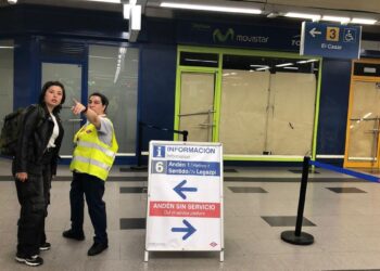 La segunda fase de obras en la línea 6 de Metro sorprende a los usuarios en Moncloa: confusión en los andenes y problemas para encontrar el bus sustitutorio