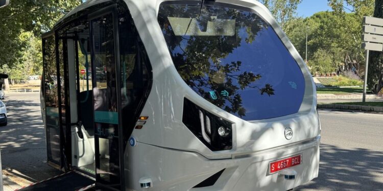 El autobús sin conductor que ya circula por Casa de Campo en Madrid: pruébalo antes de esta fecha