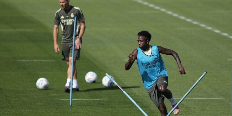 Real Madrid – Espanyol: sin Huijsen, pero con Vinicius para mantener el trono de LaLiga