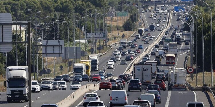Varios accidentes dificultan el regreso a Madrid en el primer día de la operación retorno