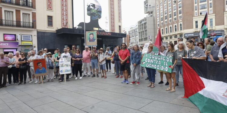 Los nombres de los 18.500 niños ‘asesinados’ en Gaza, recitados en el centro de Madrid