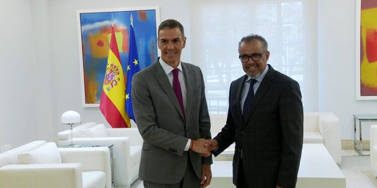 Pedro Sánchez se reúne con el director general de la OMS en la Moncloa