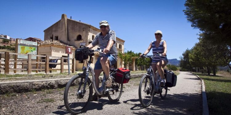 CiclaMadrid, una iniciativa que te permite conocer la región en bicicleta: pueblos con encanto, jardines históricos y parques naturales