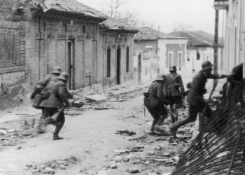 El turbio Palacio de la Sífilis y otros bajos fondos de Madrid en la Guerra Civil: ‘Había prostíbulos para todos los gustos’