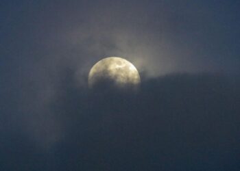 La Luna se está oxidando por culpa del viento que sopla desde la Tierra