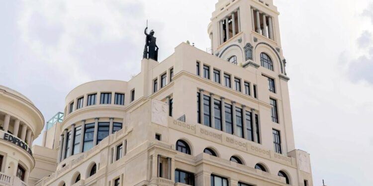 Martín Chirino, Hiroshi Shimizu y Robert Capa protagonizan la temporada de un Círculo de Bellas Artes que pide ‘parar la matanza en Gaza’