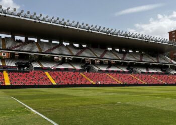 La Comunidad de Madrid estudia ampliar el aforo de Vallecas a 20.000 localidades: ‘Queremos un estadio a la altura del lugar que ocupa el club’