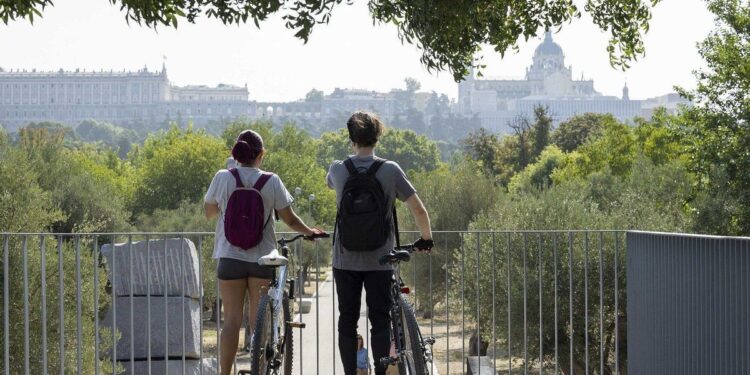 El mirador desconocido que tiene unas vistas inmejorables del Palacio Real y la Catedral de la Almudena