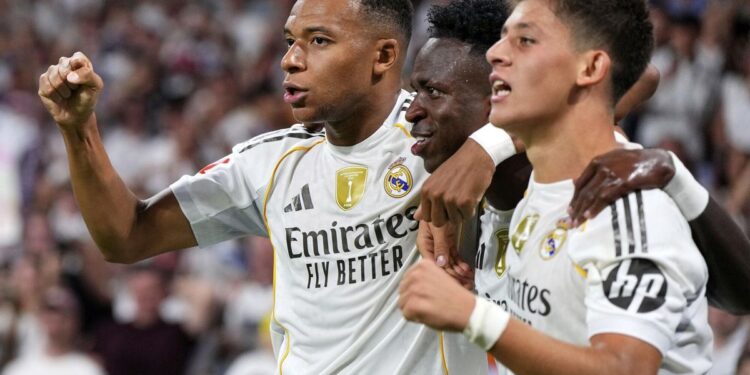 Vinicius y Güler sellan una remontada en un encuentro en el que el VAR anuló tres goles al Real Madrid