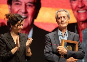 Las lágrimas de emoción de Ramón Arcusa, el Dúo Dinámico, al recordar a su compañero Manuel de la Calva: ‘Ojalá estuvieras aquí’