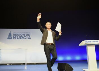 Feijóo carga contra la esposa del presidente del Gobierno por ‘esconderse’ del juez y avisa: ‘Sánchez va a acabar mal’