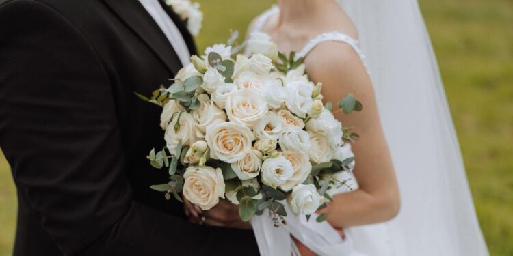 Arganzuela, el paraíso de las bodas civiles de Madrid: meses de lista de espera para casarse en la Casa del Reloj